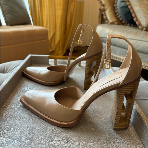 Beautiful fendi shoes worn only once - Picture 2 of 3